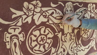 "Ostatnie dotknięcie", czyli punktowy retusz pobiały (ul. Sobieskiego 5). Fot. ze zbior&oacute;w autorki